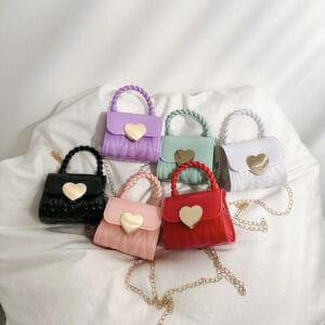 حقيبة بقلب ذهبي